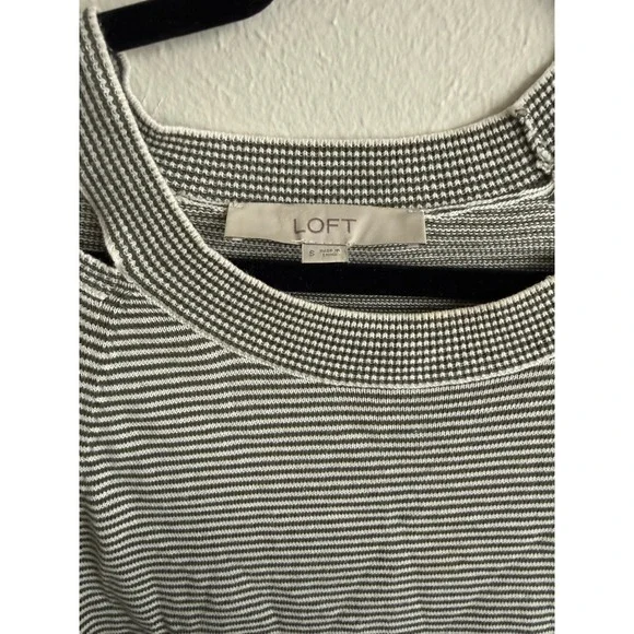 LOFT Womens Shoulder Striped Sweater Olive Green White Size Small Long Sleeve - Picture 2 of 3